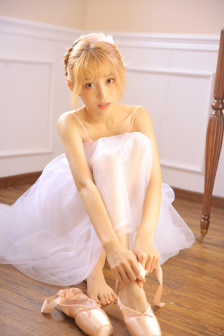 《艳妇荡乳》